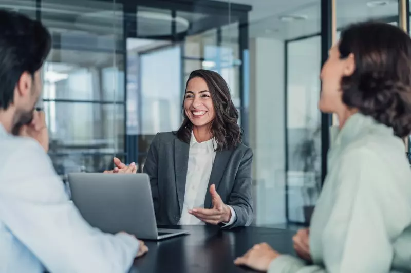 Estrategias y herramientas financieras?>